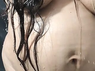 Desi stepsister goes full nude during steamy shower