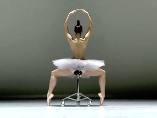 Naked on Stage-101 N1