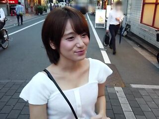 ショートカットの美人彼女とカメラの前で本気セックス