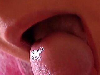 Amateur Girl Gives Blowjob Homemade