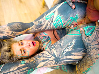 Tattooed babe Anuskatzz gets her tight ass stretched deep by thick Italian cock in wild anal fuck