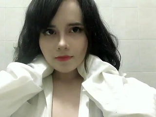 i tocuh myself like a whore