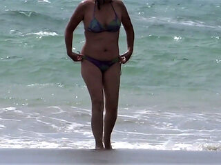 Hairy mature shows off on the beach while masturbating