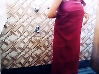 Big-titted bhabhi shows off her perfect pussy in the shower