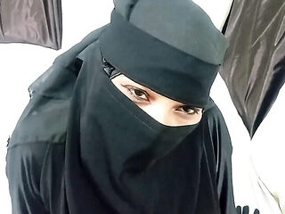 Muslim Girl Perfect Footjob - Desi Teen in Hijab Gives Amazing Foot Fetish Fun