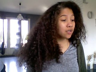 Cette salope de maeva chante comme un pied mais je la baise