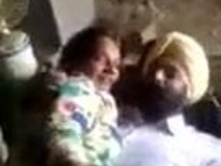 Papa ke friend ne maa ko choda 