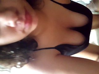 Las buenas tetas y sus nalgas blancas de mi novia