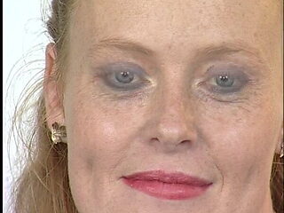 Dildoberater bringt seine neusten Model lzum testen vorbei 