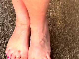 Mrs Mature Feet with Sexy Stirrup Tights 511