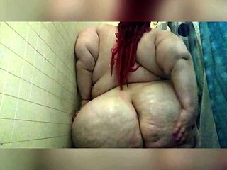 Amateur redhead shaves and masturbates