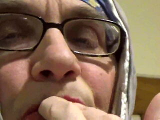 Housewife Sveta in bathroom. 2021-01-25