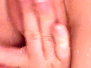 I Masturbate in the Bath with a Jet of Water