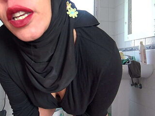 Turkish MILF Stepmommysusan Pissing from Hairy Pussy in Hijab