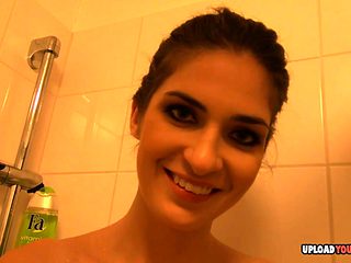 Amazing girlfriend uses water to make herself moan