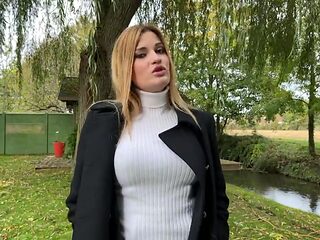 Cat In Mini wanted to keep the surprise effect... - Jacquie et Michel TV