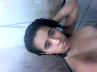 Novinha da Buceta Barulhenta