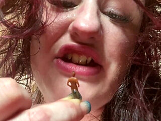 Giantesss Tiny Man Fruit Snack