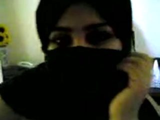 arab bbw whore in niqab plays with dick