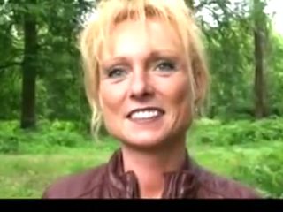Mature dans les bois