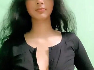 Desi Girl in Desi Dress Showing Her Tits