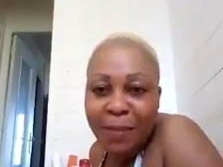 la veuve joyeuse prend une douche apres une bonne baise hard