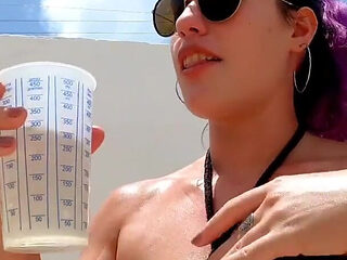 Drinking pee and cum swallow in outdoor garden!