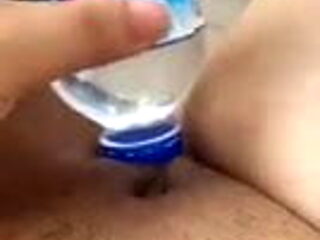 Elif Hanim Yarak Bulamamis Sise Sokuyor 2