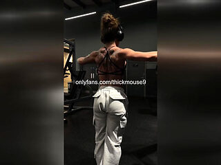 Naughty Teen's Pussy Slip During Instagram Live Dance
