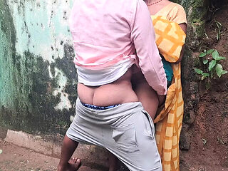 Komal Aunty Hot Indian Desi Fucked Hard by Trilokinath in Hindi