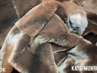NYLON & PELZ ASMR von Kate Monroe