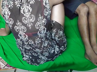 Mera married ek girlfriend ke sath chudai in Indian village desi Couples hot girls