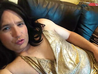 CD Slut MelanieBee playing with her Sissy clit 