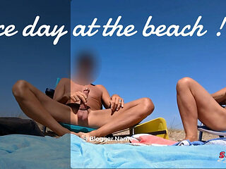 He masturbates on the beach in Cap d'Agde and pass behind them. Nice exhibition!