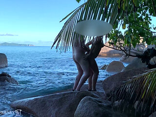 Catching nude couple -sex on beach