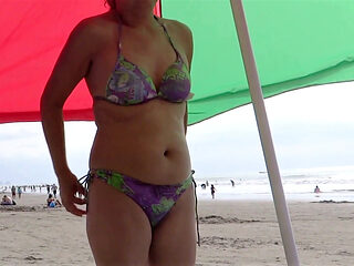 58-year-old Latina MILF masturbates deliciously on the beach