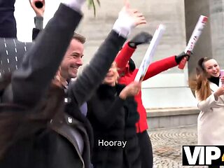Hentai Bride in White Dress Moans Loudly During Limo Pounding