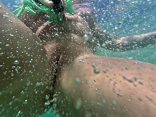 Girl Swimming Naked Underwater No Panties