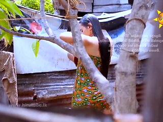 Srilankan actress udari warnakulasooriya hot bath scene 