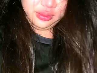 Thai girl gives a blowjob in car