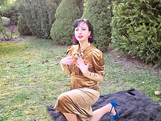 Mature Cougar Wanilianna Outdoor Fetish Picnic Sex on Blanket