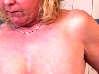 Two granny chicks in threesome trouble
