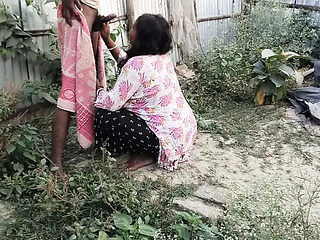 Desi Bhabhi Outdoor Sex with Big Tits and Big Ass - Indian Aunty Fucked