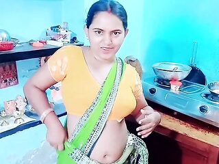 Amateur Indian stepmom seduces innocent 18-year-old stepson