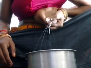 Prachi Apne dudh ka chai banake sasur ji ko piladiya