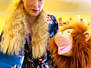 Blonde emo amateur solo masturbation