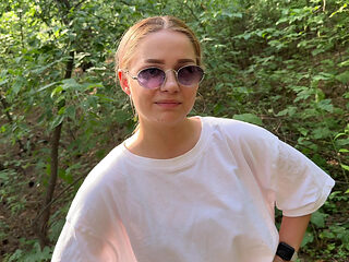 Live content from a walk and pleasant sex in the forest in public