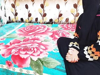 Spoiling fianc� in bed