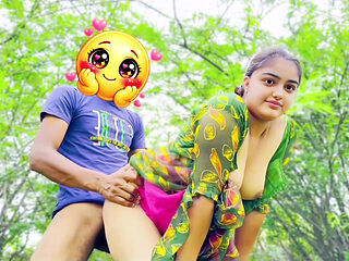 Inocent Cute Village girl Sex in jungle, newly virgin girl first time fucking in forest xxx free videos