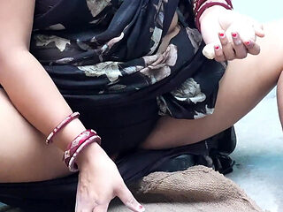 While Cooking, Bhabhi Showed Her Ass to Her Brother-in-law.